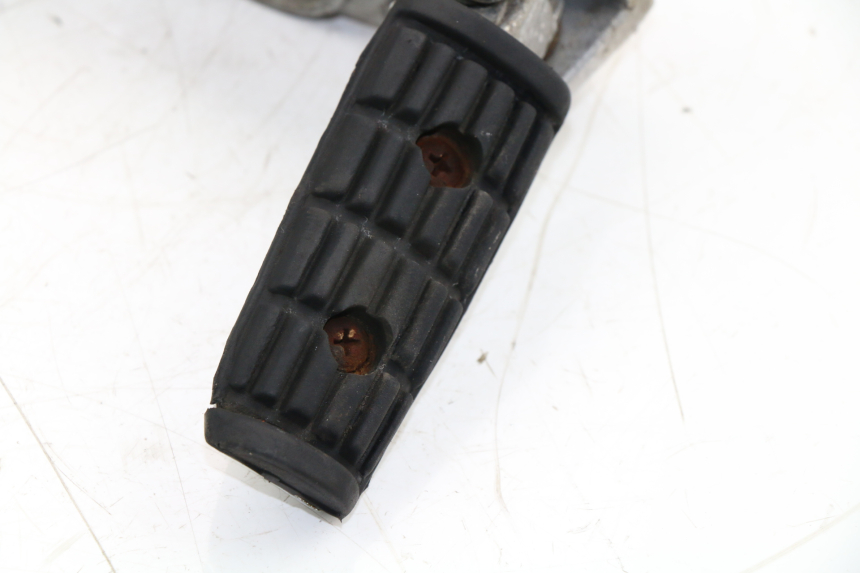 photo de REAR LEFT FOOTREST MOUNT YAMAHA FZX FAZER 750 (1987 - 1998) - Alternative angle