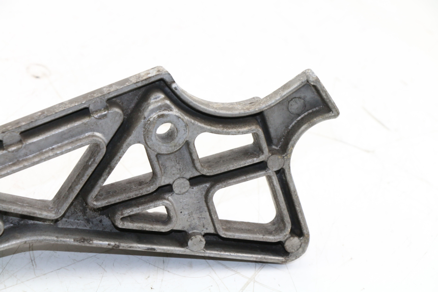 photo de REAR LEFT FOOTREST MOUNT YAMAHA FZX FAZER 750 (1987 - 1998) - Surface and material condition