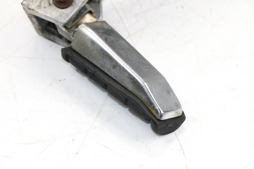 photo de REAR LEFT FOOTREST MOUNT YAMAHA FZX FAZER 750 (1987 - 1998) - Component zoom