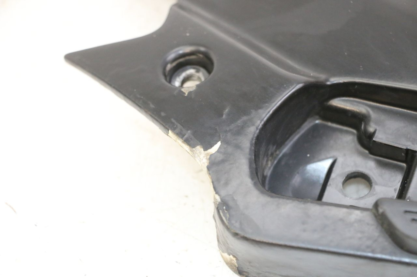 photo de REAR LEFT FOOTREST MOUNT GILERA NEXUS 300 (2008 - 2013) - Fixing points details