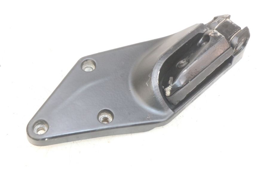 photo de LEFT REAR FOOTREST MOUNTING PLATE GILERA GP 800 (2007 - 2013) - Technical close-up