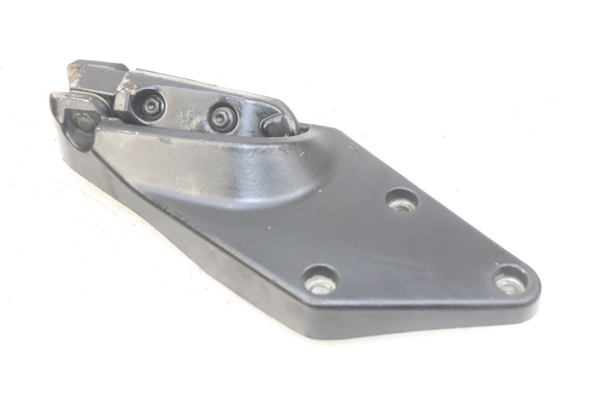 photo de LEFT REAR FOOTREST MOUNTING PLATE GILERA GP 800 (2007 - 2013) - Product overview