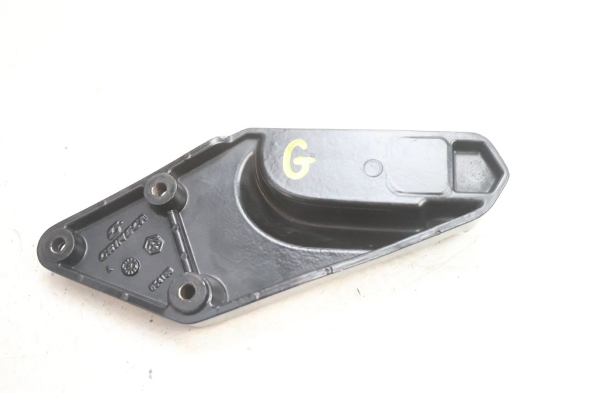photo de LEFT REAR FOOTREST MOUNTING PLATE GILERA GP 800 (2007 - 2013) - Checked used part