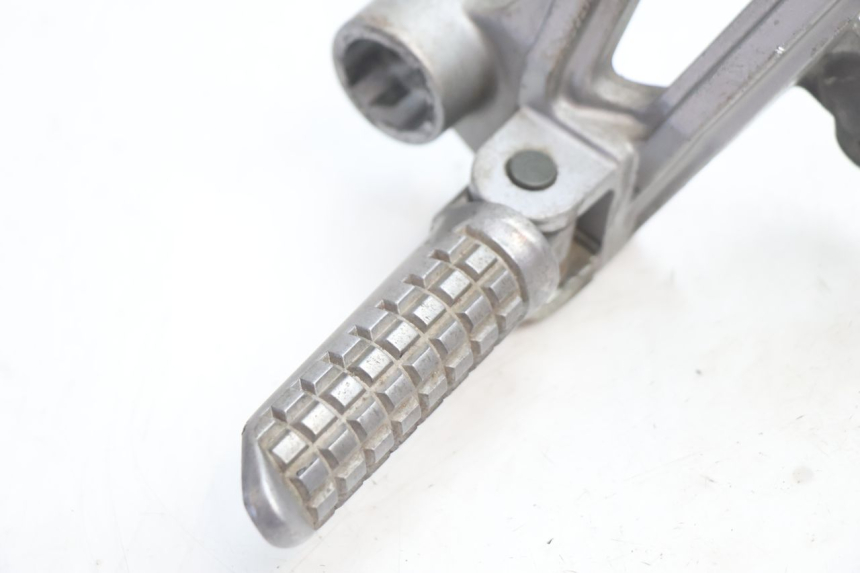photo de REAR LEFT FOOTREST MOUNT KAWASAKI GPX F ZX750F 750 (1986 - 1990) - Component detail