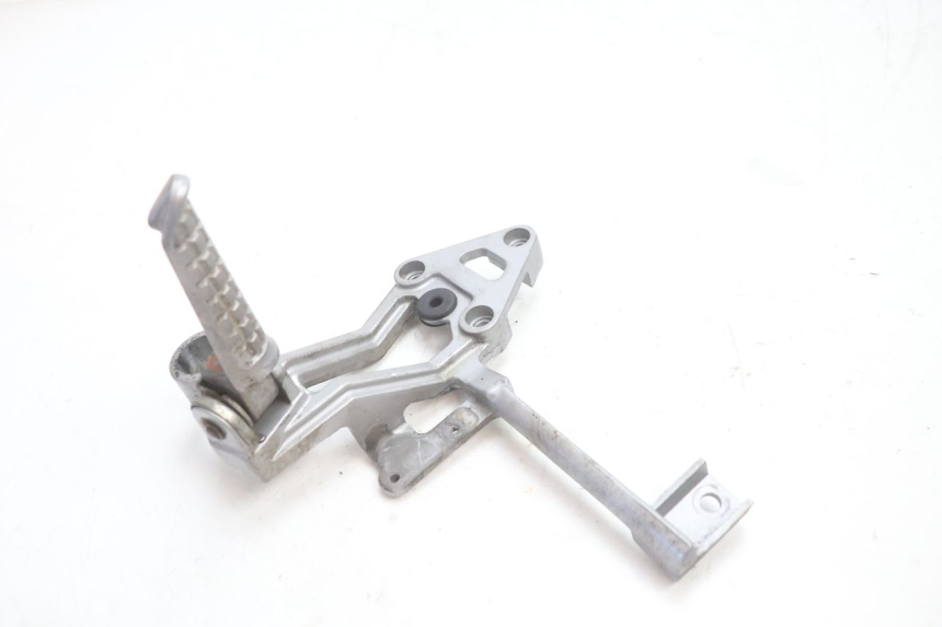 photo de REAR LEFT FOOTREST MOUNT KAWASAKI GPX F ZX750F 750 (1986 - 1990) - Zoom on usage condition