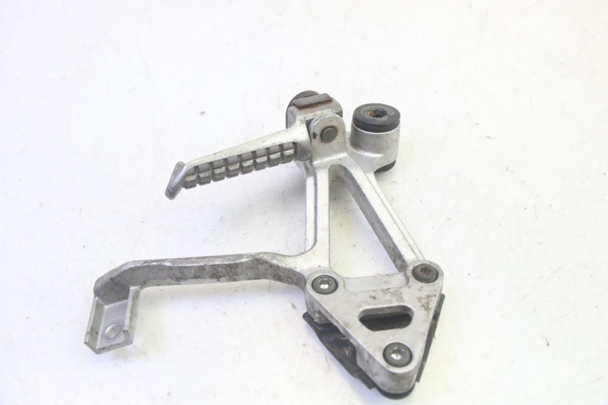 photo de LEFT REAR FOOTPEG BRACKET KAWASAKI GPX R WARBIRD 600 (1988 - 1993) - Technical close-up