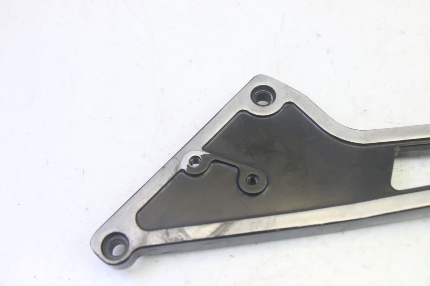 photo de REAR LEFT FOOTREST MOUNT KAWASAKI GPZ RX 1000 (1986 - 1988) - Component detail