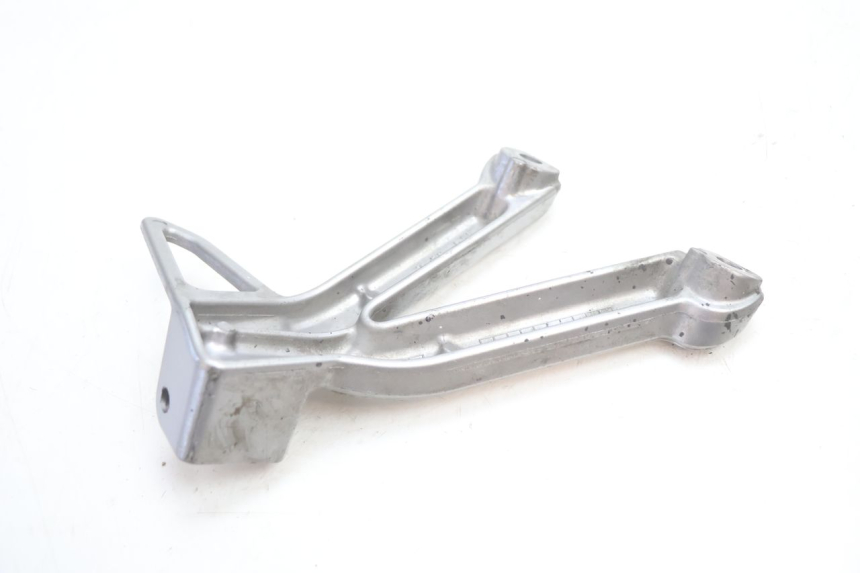 photo de REAR LEFT FOOTREST MOUNT SUZUKI GSF N BANDIT 1200 (2001 - 2005) - Alternative perspective