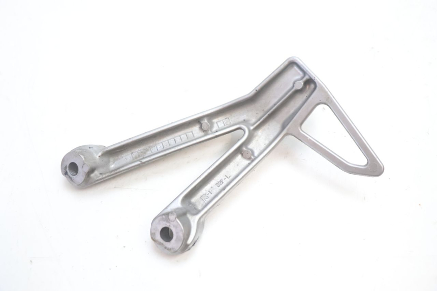 photo de REAR LEFT FOOTREST MOUNT SUZUKI GSF N BANDIT 1200 (2001 - 2005) - Technical close-up
