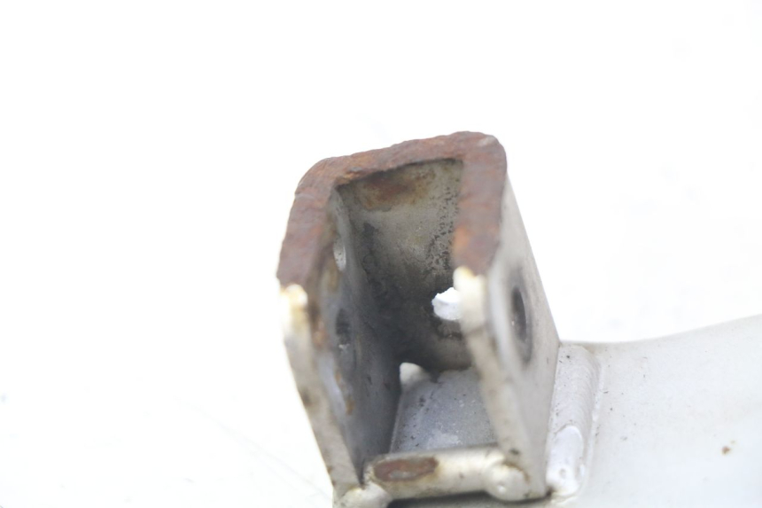 photo de LEFT REAR FOOTREST MOUNT SUZUKI GSF S BANDIT 600 (2000 - 2004) - Component detail