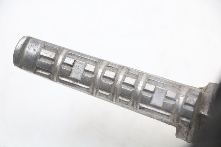 photo de REAR LEFT FOOTREST MOUNT HYOSUNG GTR 125 (2006 - 2008) - Alternative perspective