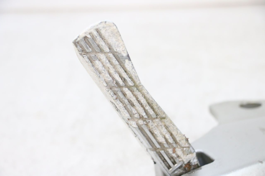 photo de REAR LEFT FOOTREST MOUNT JM MOTORS GTS 125 (2015 - 2019) - Zoom on usage condition