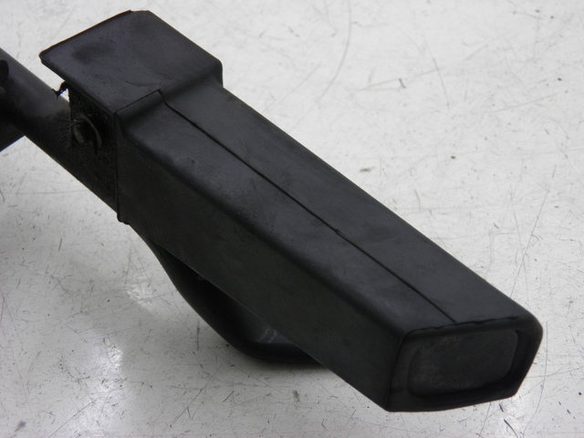 photo de REAR LEFT FOOTREST MOUNT HONDA FES PANTHEON 125 (2003 - 2007) - Alternative perspective