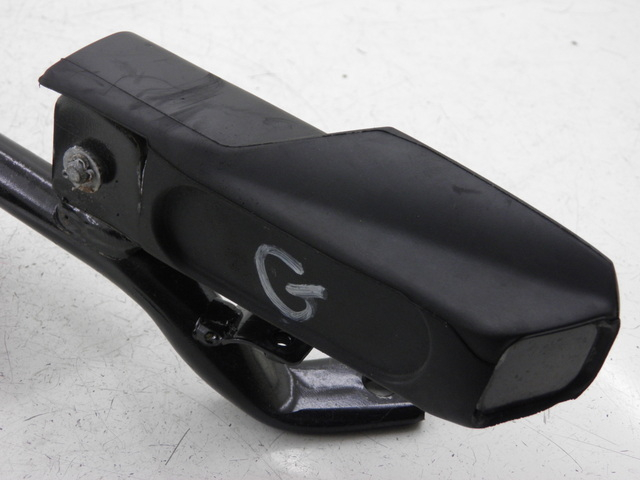 photo de REAR LEFT FOOTREST MOUNT HONDA FES S-WING SWING ABS 125 (2007 - 2015) - Surface and material condition