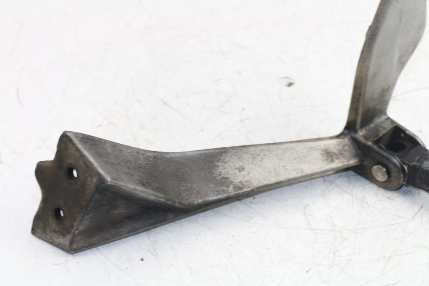 photo de REAR LEFT FOOTREST MOUNT KTM DUKE 390 (2013 - 2017) - Zoom on usage condition