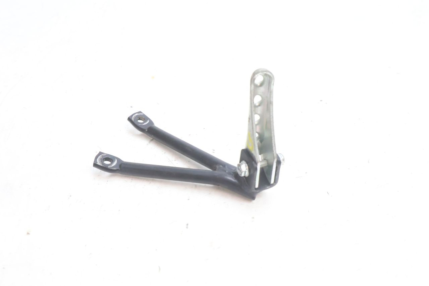 photo de REAR LEFT FOOTREST MOUNT RIEJU MRT PRO SUPERMOTARD 50 (2007 - 2018) - Zoom on usage condition
