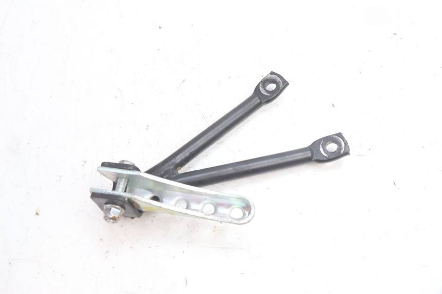 photo de REAR LEFT FOOTREST MOUNT RIEJU MRT PRO SUPERMOTARD 50 (2007 - 2018) - Alternative perspective