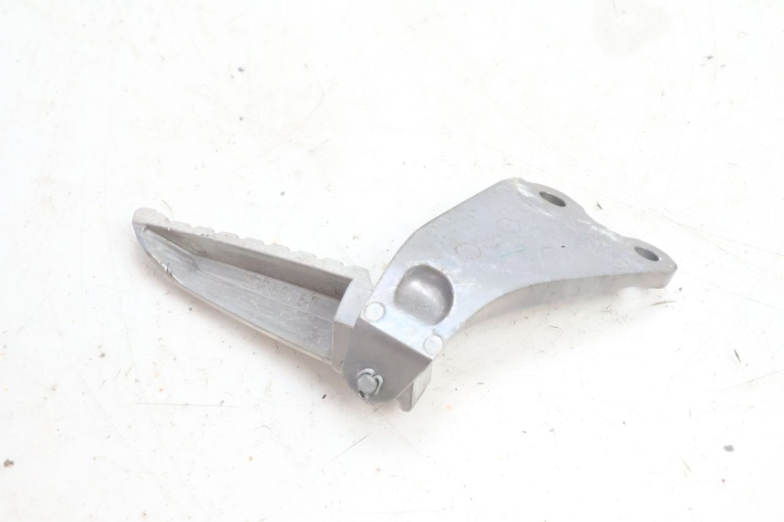 photo de REAR LEFT FOOTREST MOUNT YAMAHA N-MAX NMAX 125 (2021 - 2024) - Fixing points details