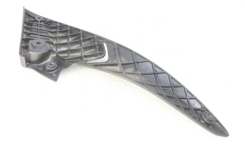 photo de REAR LEFT FOOTREST BRACKET GILERA NEXUS 125 (2009 - 2013) - Zoom on usage condition