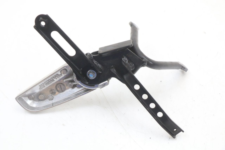 photo de REAR LEFT FOOTREST MOUNT HONDA PCX (JF28) 125 (2009 - 2011) - Alternative perspective