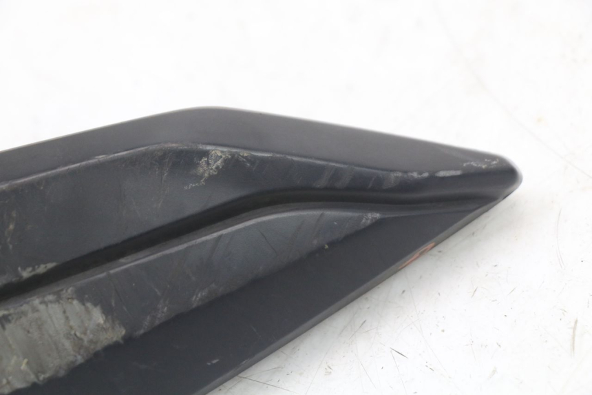 photo de REAR LEFT FOOTREST MOUNT PEUGEOT BELVILLE 125 (2017 - 2021) - Zoom on usage condition