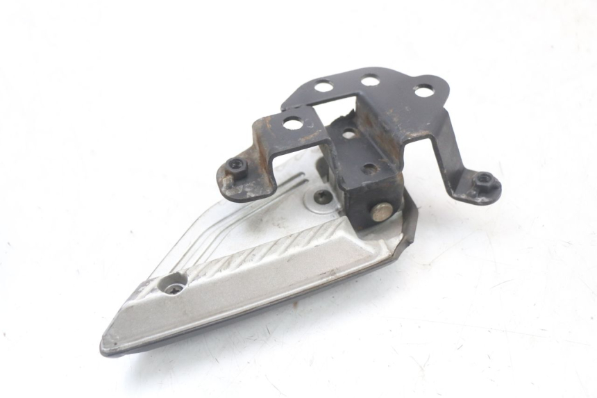 photo de REAR LEFT FOOTREST MOUNT PEUGEOT BELVILLE 125 (2017 - 2021) - Fixing points details