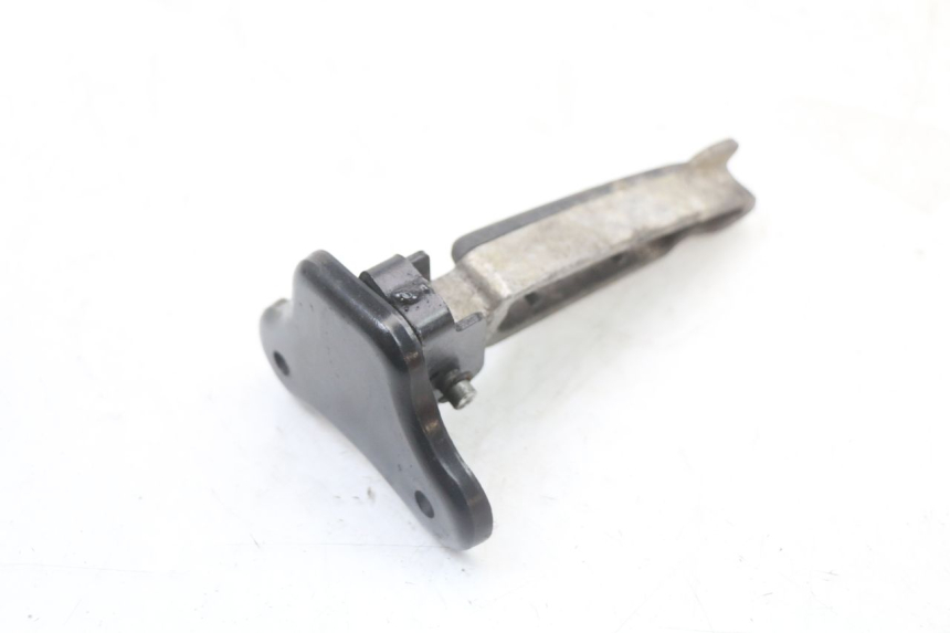 photo de REAR LEFT FOOTREST MOUNT PEUGEOT DJANGO 125 (2014 - 2017) - Zoom on usage condition