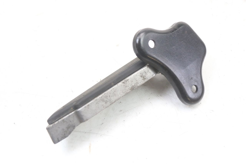 photo de REAR LEFT FOOTREST MOUNT PEUGEOT DJANGO 125 (2014 - 2017) - Alternative perspective