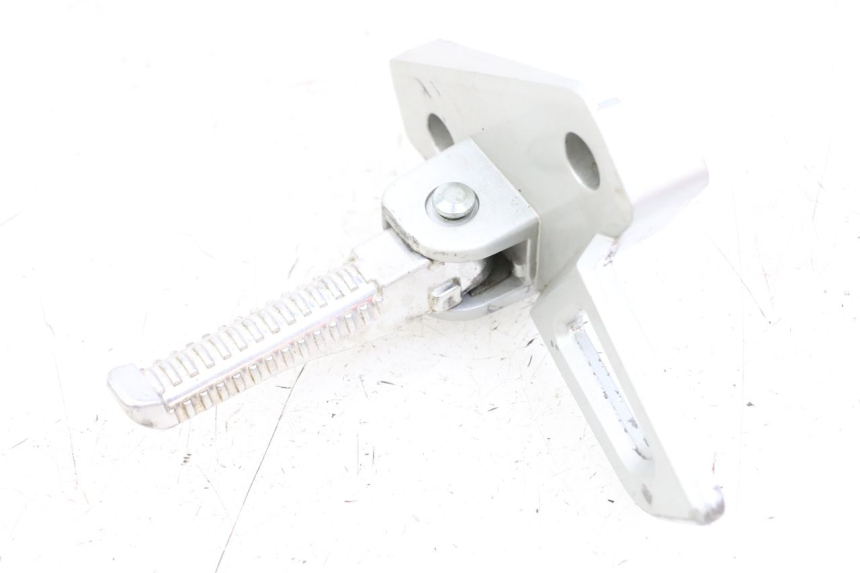 photo de REAR LEFT FOOTREST MOUNT PEUGEOT SPEEDFIGHT 4 2T 50 (2015 - 2019) - Zoom on usage condition