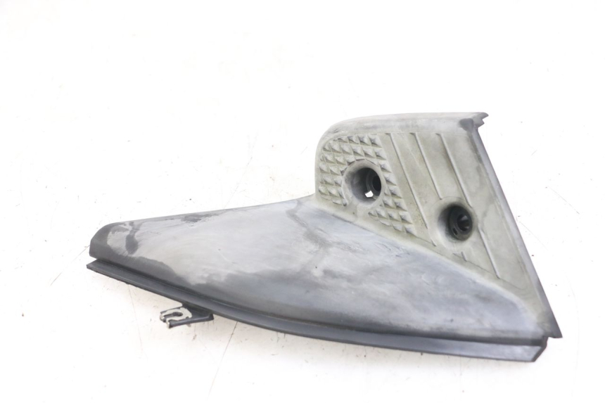 photo de LEFT REAR FOOTREST MOUNTING PLATE MBK STUNT NAKED 50 (2004 - 2018) - Technical close-up