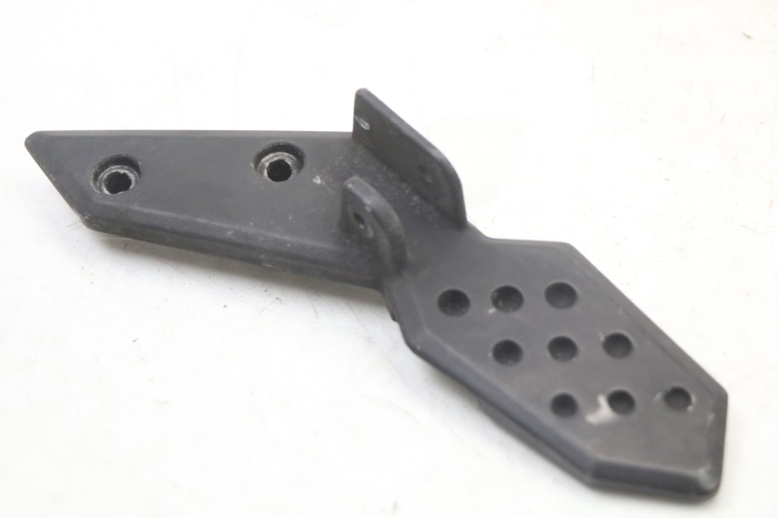 photo de REAR LEFT FOOTREST MOUNT KYMCO SUPER 8 125 (2008 - 2015) - Alternative perspective