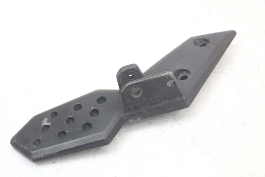 photo de REAR LEFT FOOTREST MOUNT KYMCO SUPER 8 125 (2008 - 2015) - Technical close-up