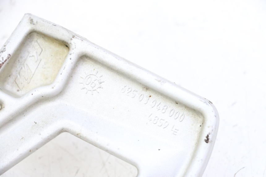 photo de REAR LEFT FOOTREST MOUNT KTM SUPERENDURO R 950 (2005 - 2009) - Alternative perspective