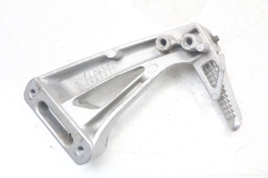 photo de LEFT REAR FOOTREST MOUNT SUZUKI SV N 650 (1999 - 2002) - Surface and material condition