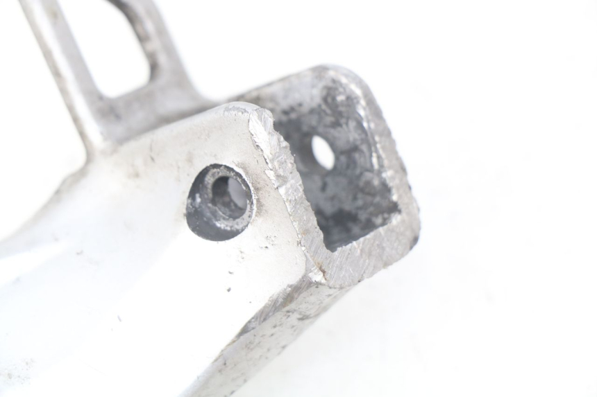 photo de LEFT REAR FOOTREST BRACKET SUZUKI SV S 650 (1999 - 2002) - Component detail