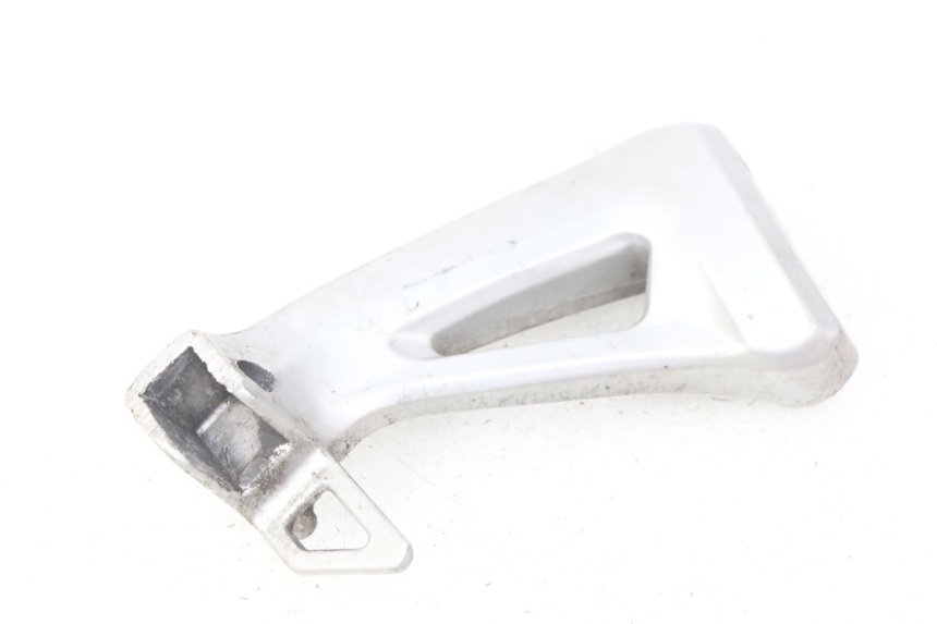 photo de LEFT REAR FOOTREST BRACKET SUZUKI SV S 650 (1999 - 2002) - Alternative perspective