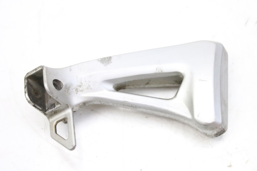 photo de LEFT REAR FOOTREST BRACKET SUZUKI SV S 650 (1999 - 2002) - Zoom on usage condition