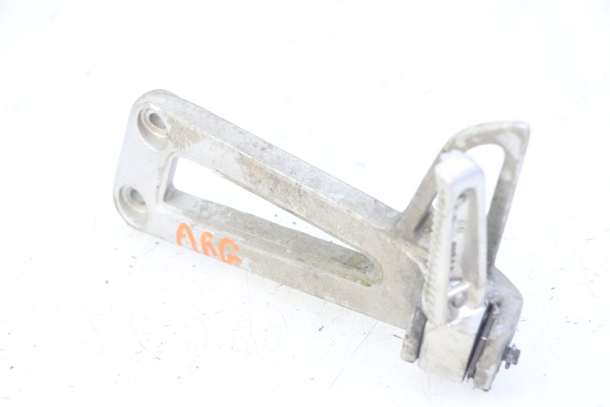 photo de REAR LEFT FOOTREST MOUNT YAMAHA TDR DELTABOX 125 (1997 - 2003) - Component detail