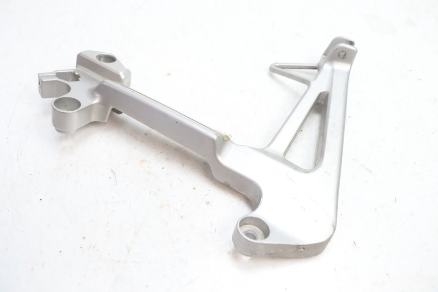 photo de LEFT REAR FOOTREST MOUNTING PLATE HONDA VFR FI RC46 800 (1998 - 2001) - Alternative perspective