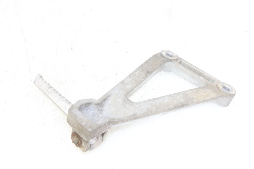 photo de LEFT REAR FOOTREST MOUNTING PLATE DAELIM VJ ROADWIN FI 125 (2008 - 2017) - Zoom on usage condition