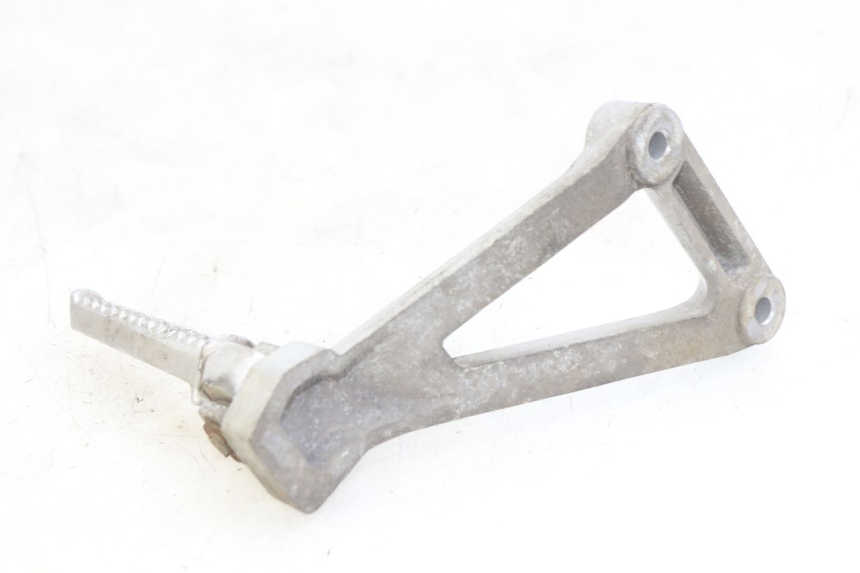 photo de LEFT REAR FOOTREST MOUNTING PLATE DAELIM VJ ROADWIN FI 125 (2008 - 2017) - Technical close-up