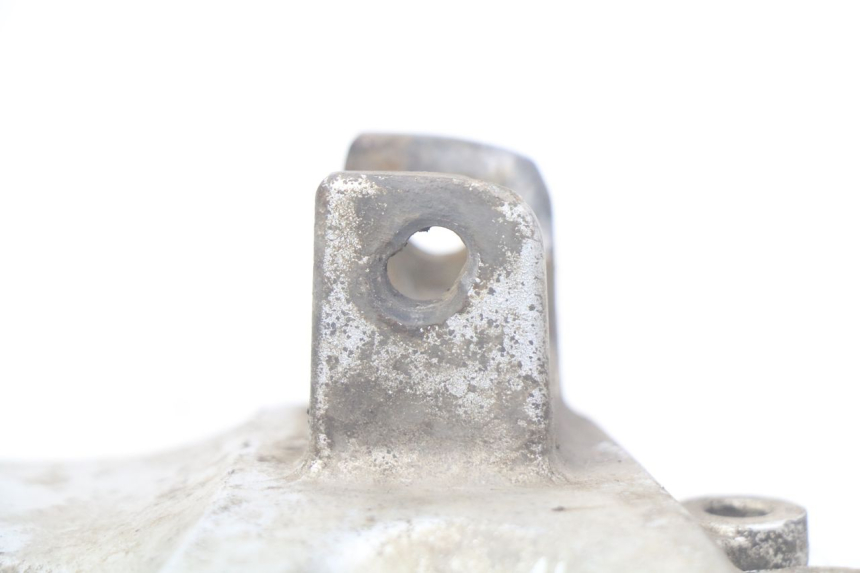 photo de LEFT REAR FOOTREST MOUNT SUZUKI XF FREEWIND 650 (1997 - 2003) - Alternative perspective