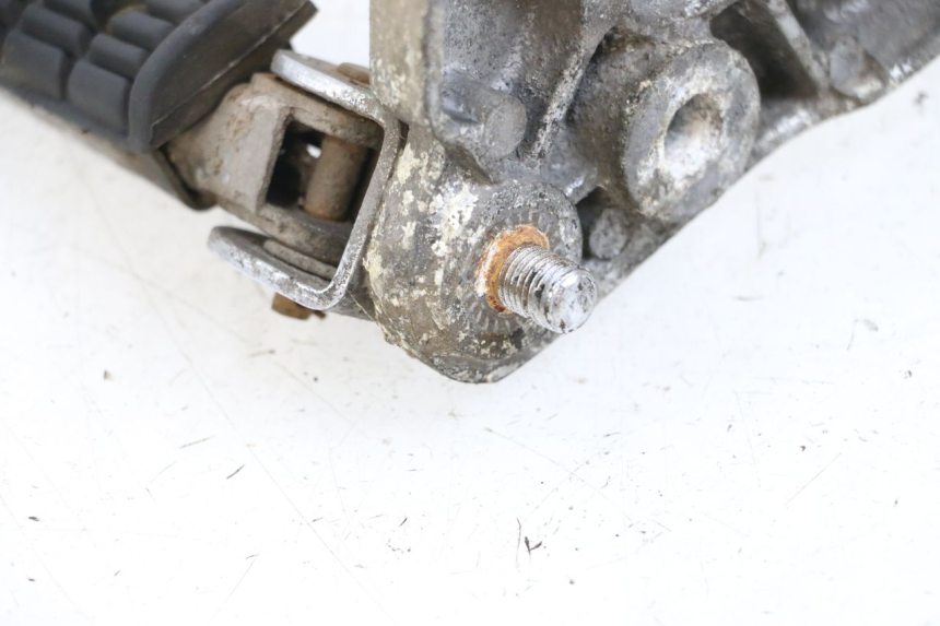 photo de REAR LEFT FOOTREST MOUNT YAMAHA XJ F 900 (1983 - 1994) - Technical close-up