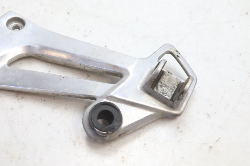 photo de REAR LEFT FOOTREST MOUNT YAMAHA XJR 1300 (1998 - 2002) - Zoom on usage condition