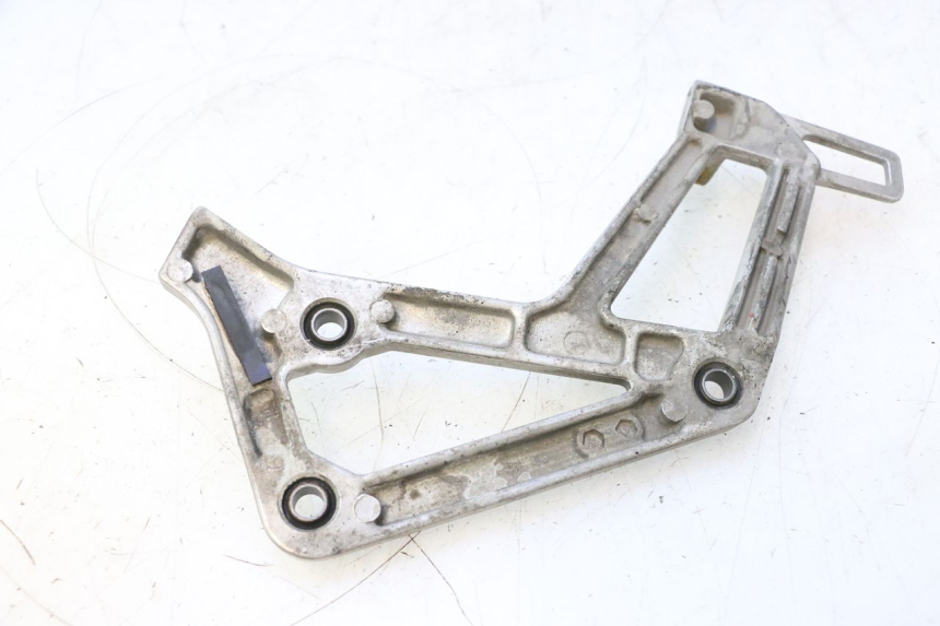 photo de REAR LEFT FOOTREST MOUNT HONDA XRV AFRICA TWIN 750 (1990 - 1992) - Zoom on usage condition