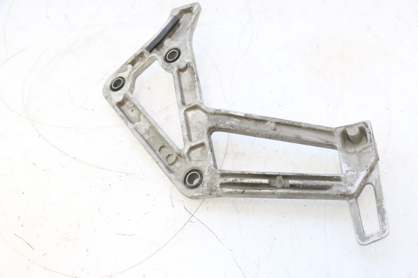 photo de REAR LEFT FOOTREST MOUNT HONDA XRV AFRICA TWIN 750 (1990 - 1992) - Alternative perspective