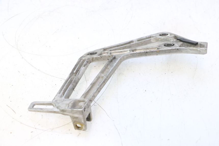 photo de REAR LEFT FOOTREST MOUNT HONDA XRV AFRICA TWIN 750 (1990 - 1992) - Technical close-up