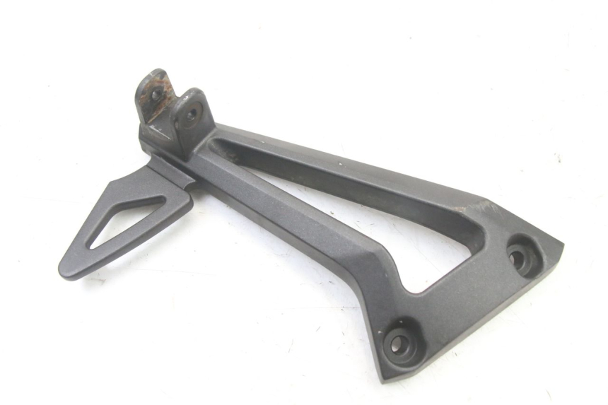 photo de REAR LEFT FOOTREST MOUNT YAMAHA FZ6 FAZER S2 600 (2007 - 2011) - Alternative perspective