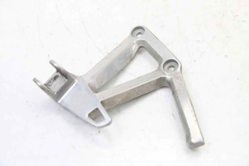 photo de REAR LEFT FOOTREST MOUNT YAMAHA FZS FAZER 600 (2001 - 2003) - Main view