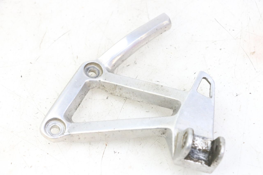 photo de REAR LEFT FOOTREST MOUNT YAMAHA FZS FAZER 600 (2001 - 2003) - Main view